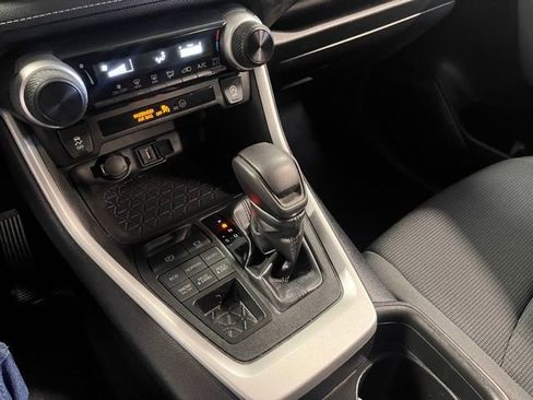 Used 2021 Toyota RAV4 LE image 29