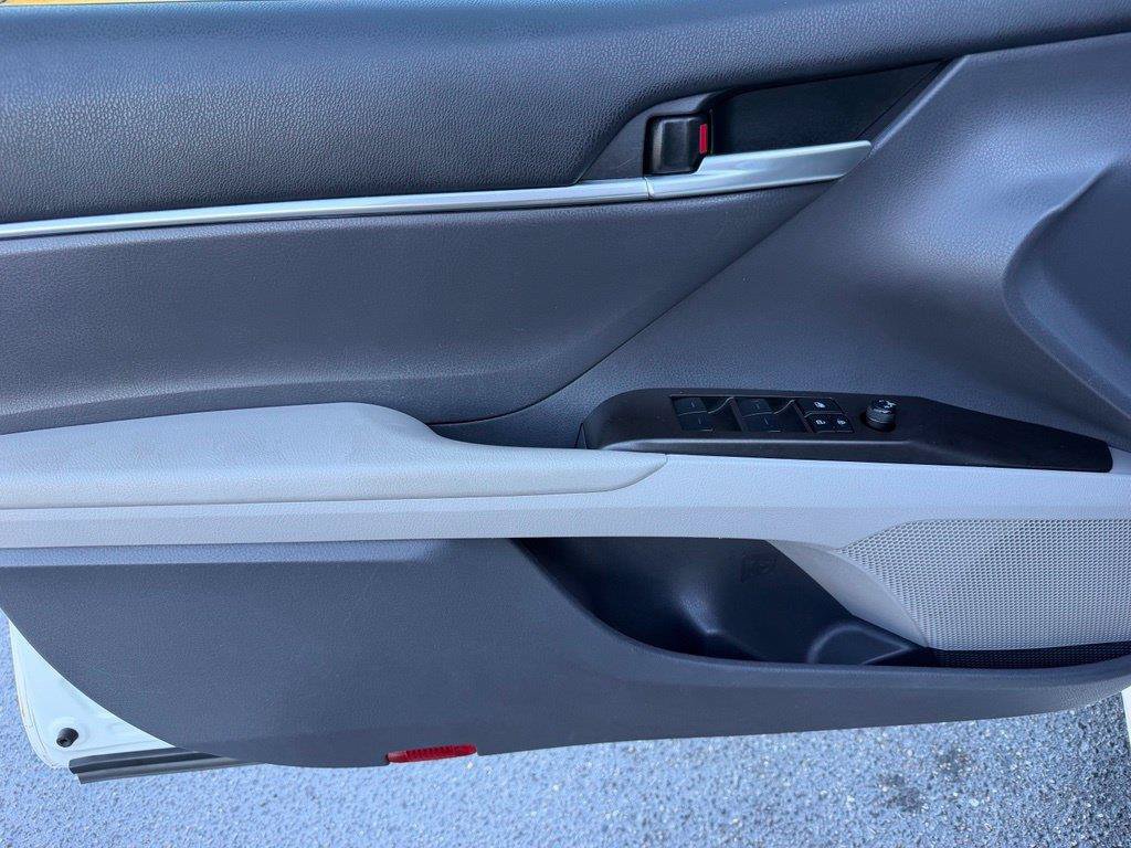 Used 2024 Toyota Camry SE FWD image 11