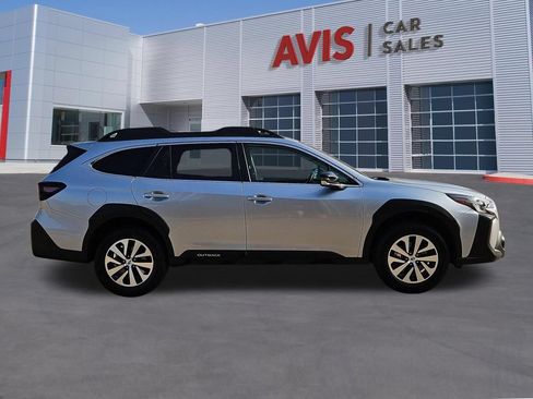 Used 2025 Subaru Outback Premium AWD/4WD image 4