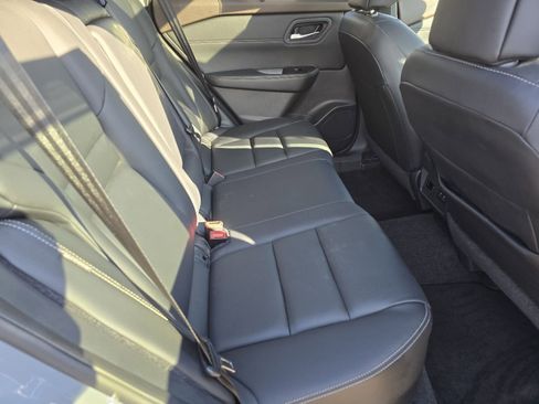 Used 2023 Nissan Rogue SL w/ SL Premium Package image 19