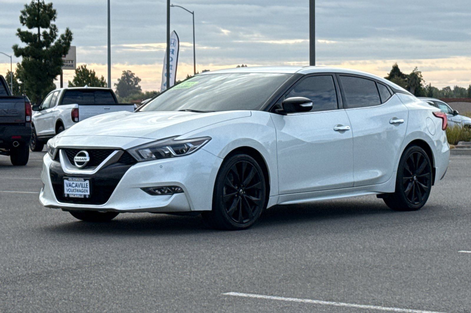 Used 2017 Nissan Maxima SR w/ Midnight Edition FWD image 8
