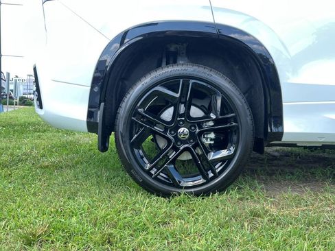 New 2025 Volkswagen Tiguan SE R-Line image 6