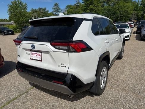 Used 2024 Toyota RAV4 SE AWD/4WD image 5