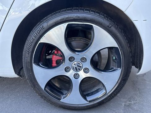 Used 2012 Volkswagen Golf 4-Door FWD image 17
