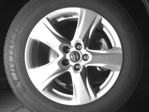 Used 2025 Toyota Highlander LE FWD image 13