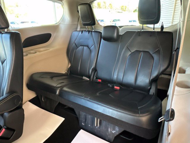 Used 2023 Chrysler Pacifica Touring-L FWD image 33