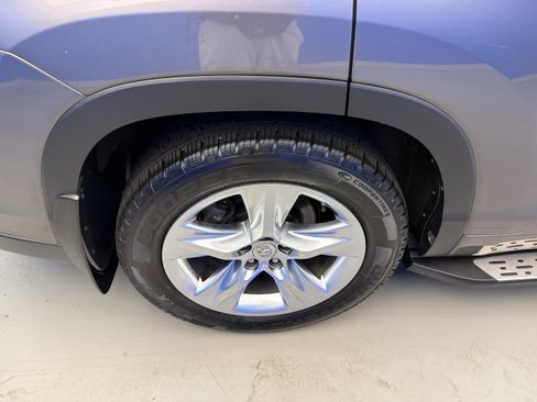 Used 2014 Toyota Highlander Limited Platinum AWD/4WD image 8