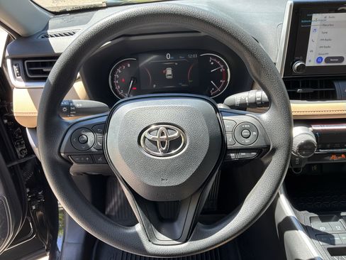 Used 2025 Toyota RAV4 XLE w/ Convenience Package image 18