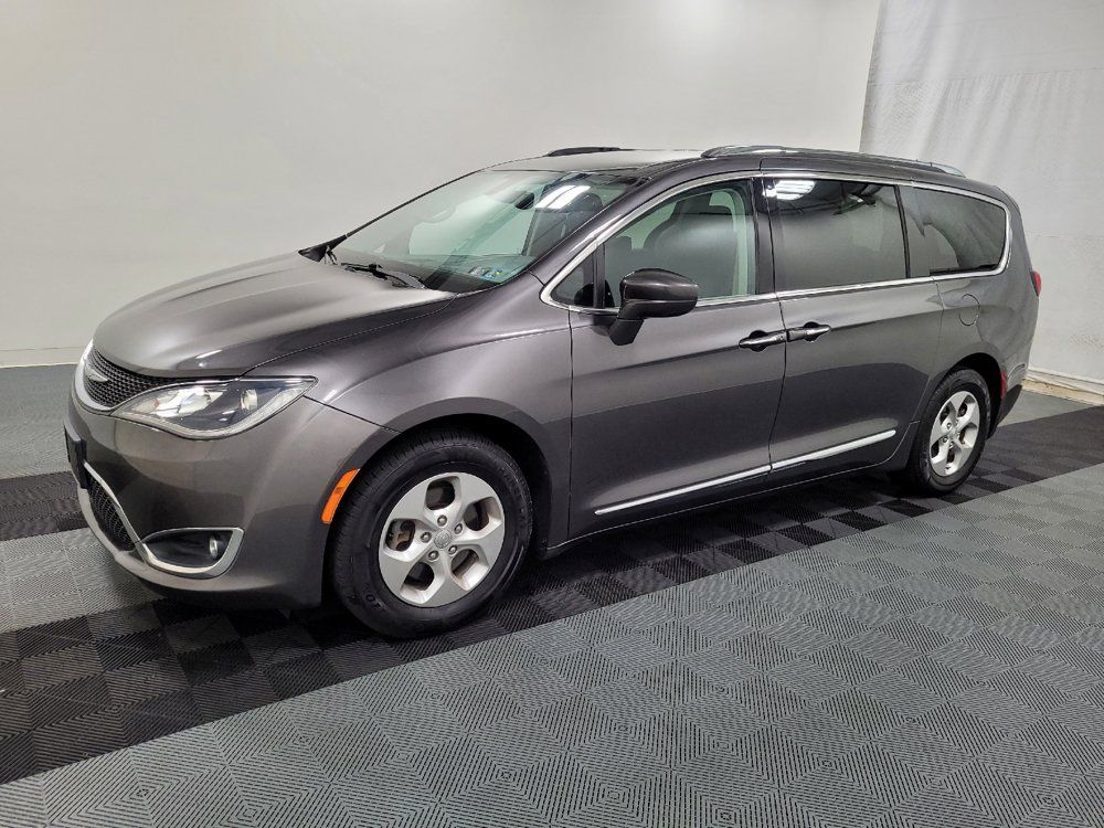 Used 2017 Chrysler Pacifica Touring-L Plus FWD image 2