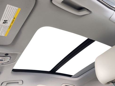 Used 2022 Audi e-tron Premium Plus w/ Premium Plus Package image 18