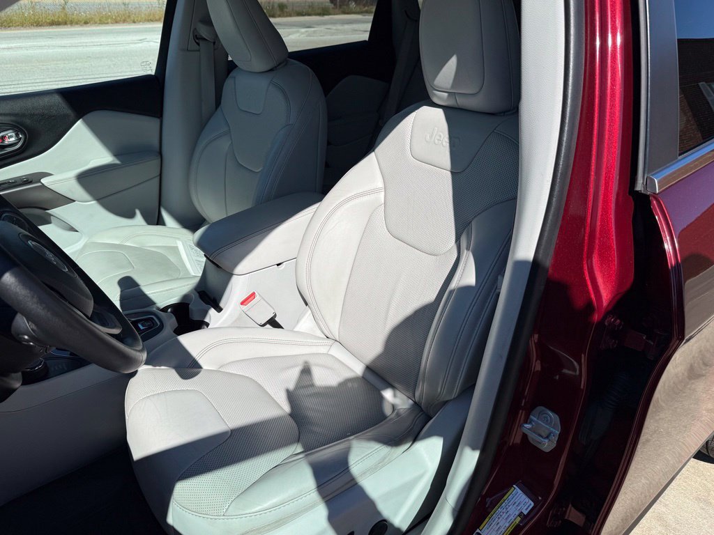 Used 2019 Jeep Cherokee Limited AWD/4WD image 24