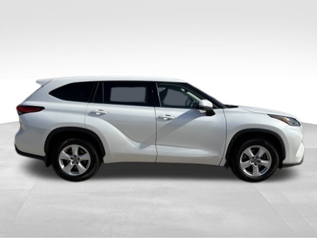 Used 2022 Toyota Highlander LE AWD/4WD image 20