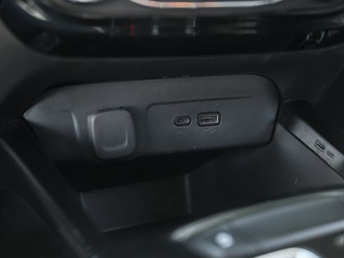 Used 2025 Chevrolet Trax LT w/ LT Convenience Package image 31