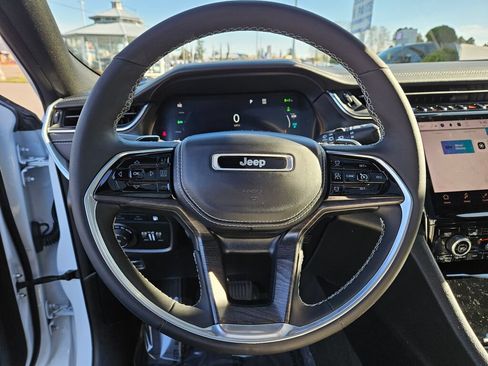 Used 2023 Jeep Grand Cherokee Overland w/ Luxury Tech Group IV AWD/4WD image 24