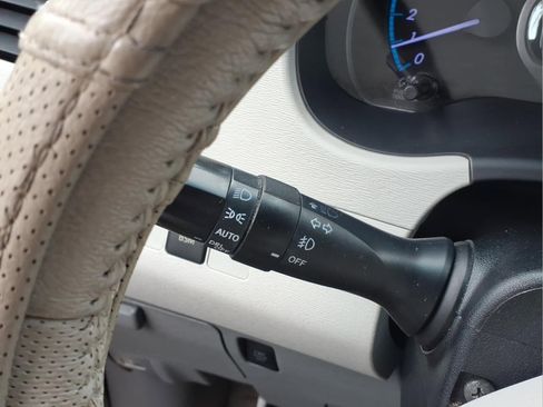 Used 2013 Toyota Sienna XLE FWD image 22