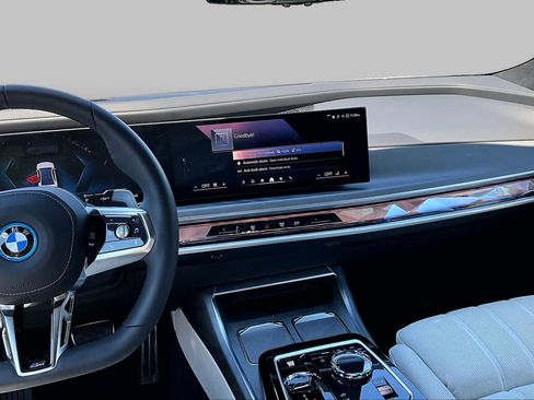 Certified 2025 BMW 750e xDrive w/ Executive Package AWD/4WD image 6