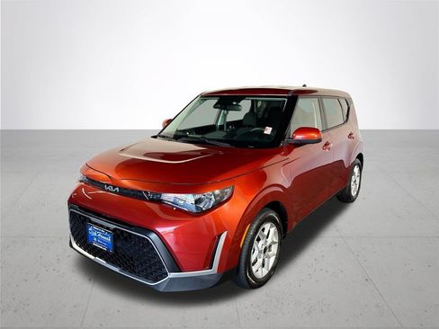 Certified 2025 Kia Soul LX w/ LX Technology Package FWD image 2
