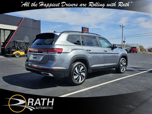 Used 2025 Volkswagen Atlas SE image 6