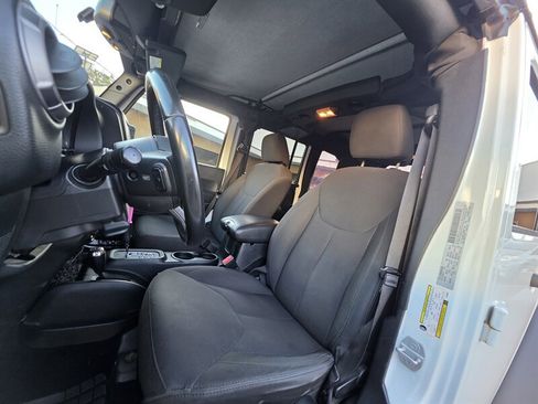 Used 2018 Jeep Wrangler Unlimited Sport S image 14