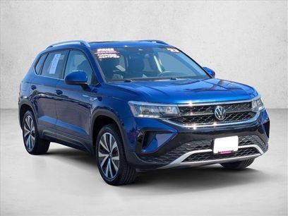 Used 2023 Volkswagen Taos SE w/ Panoramic Sunroof Package
