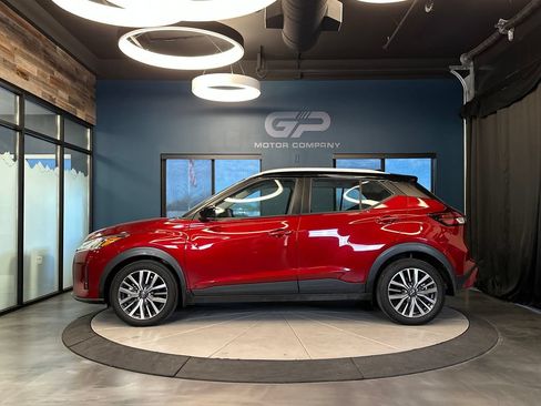 Used 2024 Nissan Kicks SV FWD image 6
