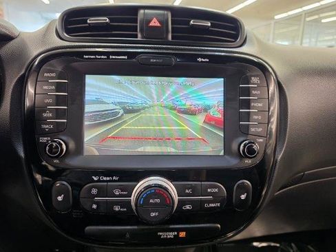 Used 2017 Kia Soul ! w/ Tech Package FWD image 17