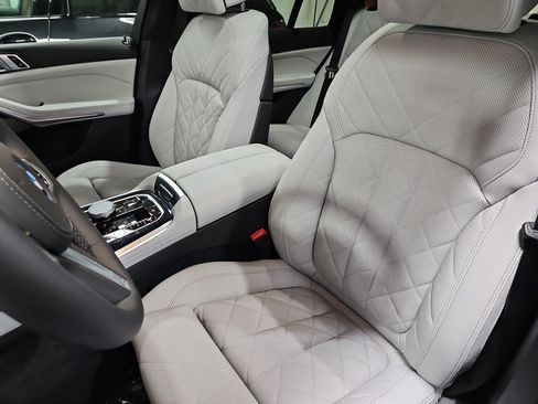 New 2026 BMW X5 xDrive50e w/ M Sport Package AWD/4WD image 17
