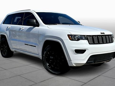 Used 2019 Jeep Grand Cherokee Altitude image 2