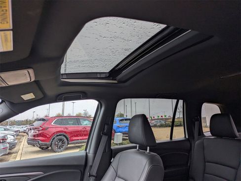 Certified 2024 Honda Passport EX-L image 12