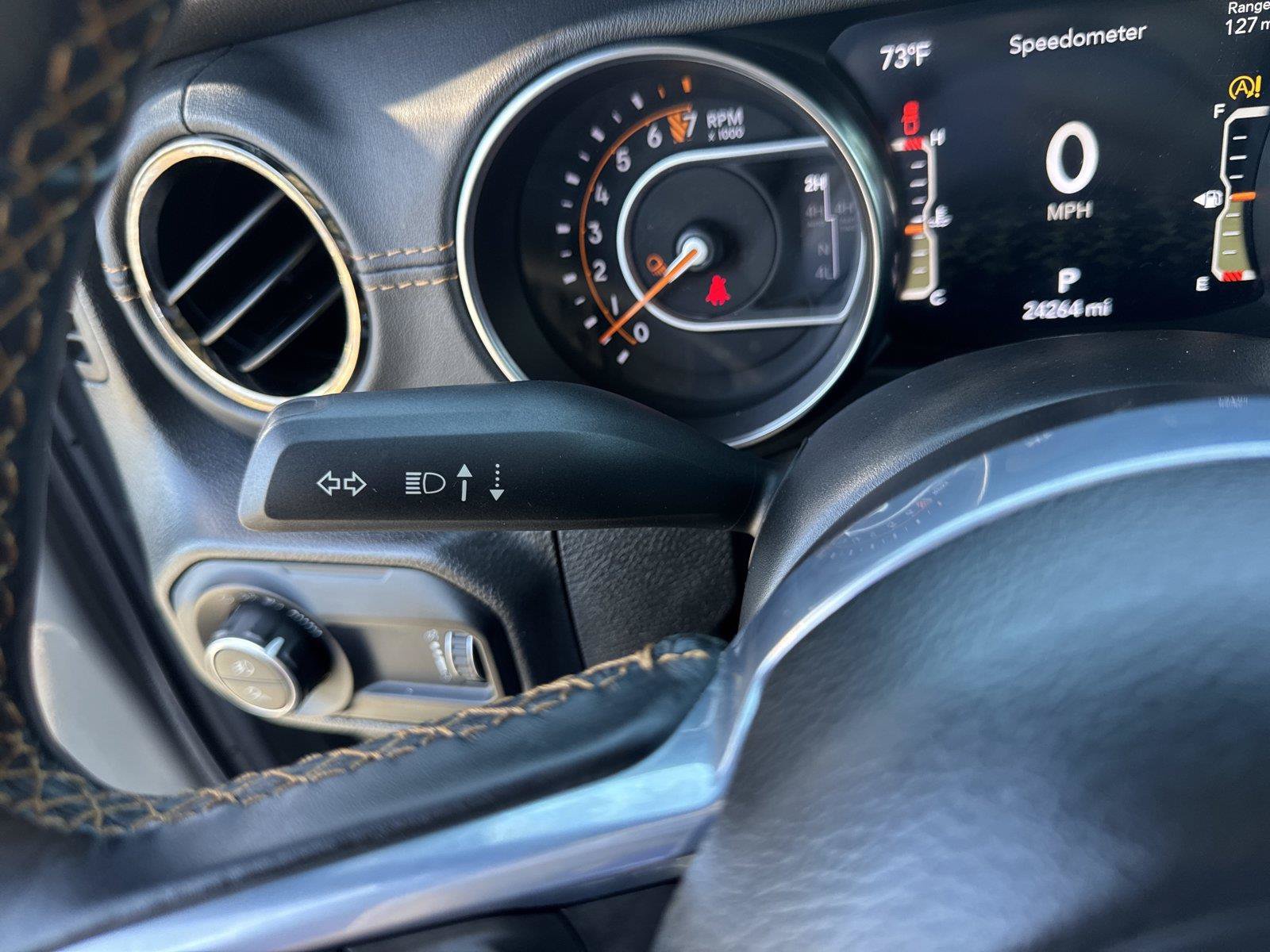 Used 2023 Jeep Gladiator Overland AWD/4WD image 17