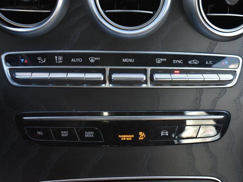 Used 2022 Mercedes-Benz GLC 300 4MATIC image 30