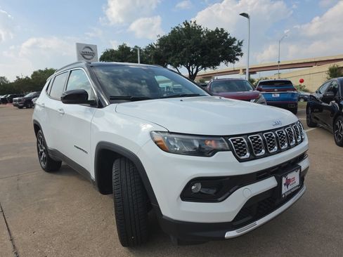 Used 2025 Jeep Compass Limited AWD/4WD image 3