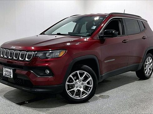 Used 2022 Jeep Compass Latitude image 3