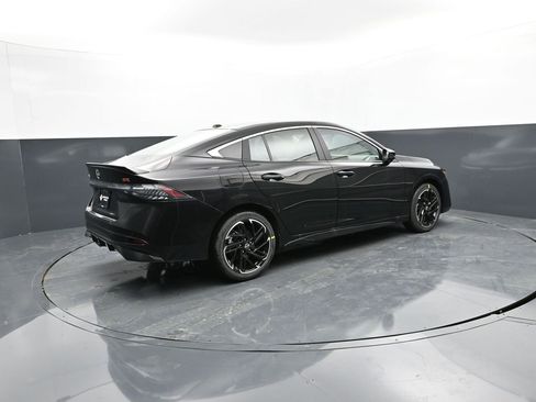 New 2026 Nissan Sentra SR w/ SR Premium Package FWD image 5