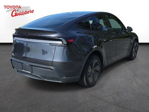 Used 2026 Tesla Model Y 2WD image 5