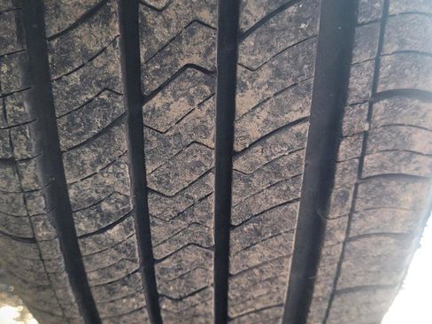 Used 2018 Dodge Grand Caravan SE w/ UConnect Hands-Free Group image 35