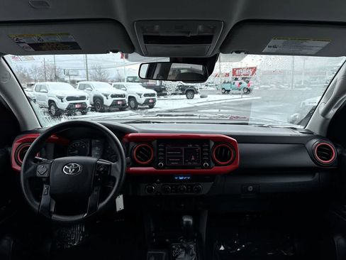 Used 2022 Toyota Tacoma SR image 15