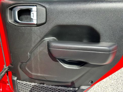 Used 2021 Jeep Gladiator Rubicon AWD/4WD image 13