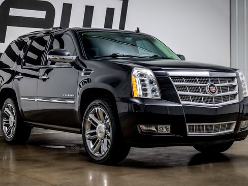 Used 2014 Cadillac Escalade Platinum image 26