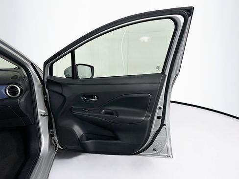 Used 2023 Nissan Versa SV image 30