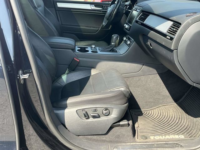 Used 2017 Volkswagen Touareg Wolfsburg Edition AWD/4WD image 25