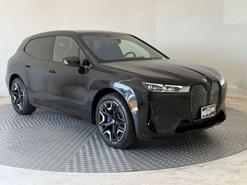 Certified 2025 BMW iX xDrive50 w/ Premium Package AWD/4WD image 7