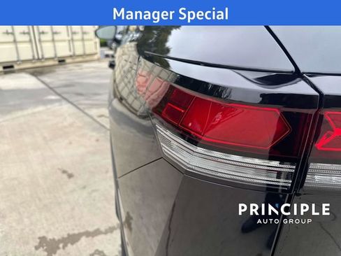 New 2025 Volkswagen Tiguan SE image 12