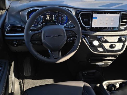 New 2026 Chrysler Pacifica Select w/ S Appearance Package image 7