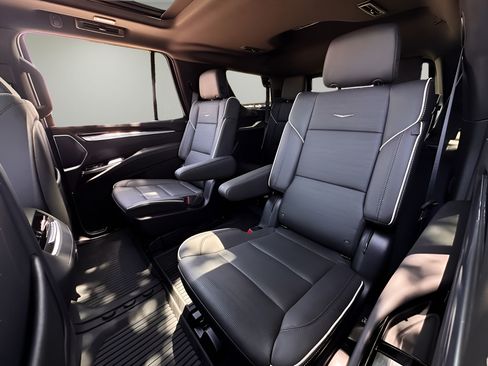 Used 2025 Cadillac Escalade Sport w/ Touring Package AWD/4WD image 18