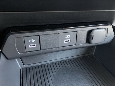 Certified 2025 Toyota Prius Plug-In Hybrid image 27