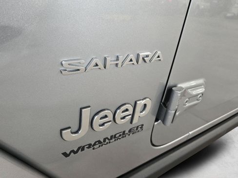 Used 2020 Jeep Wrangler Unlimited Sahara w/ Dual Top Group AWD/4WD image 49