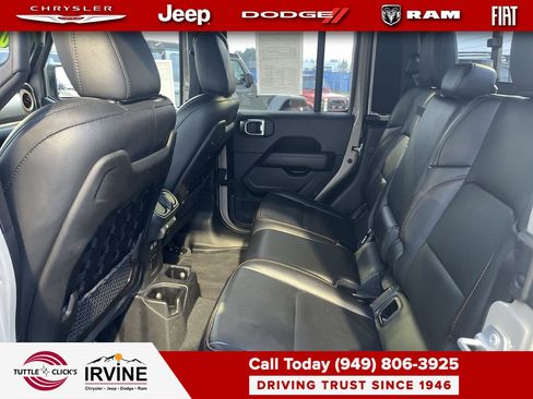 Certified 2022 Jeep Gladiator Mojave w/ Cold Weather Group image 18