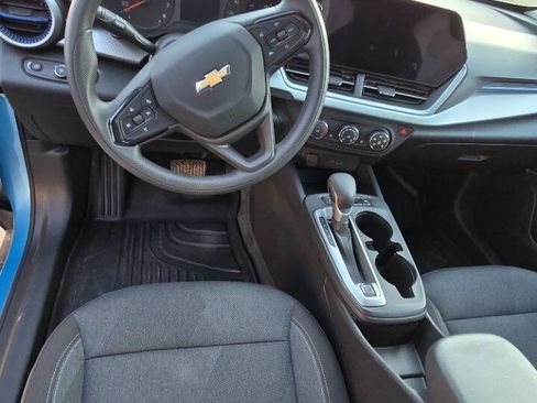 Used 2025 Chevrolet Trax LS w/ LS Convenience Package FWD image 29