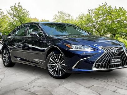 Used 2025 Lexus ES 300h w/ Technology Package